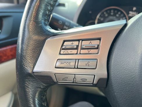 Used 2010 Subaru Outback 2.5i Limited image 17