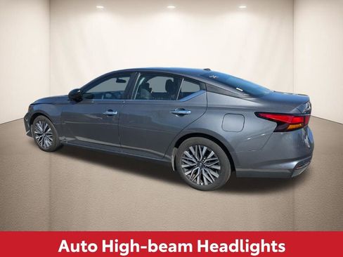 Used 2025 Nissan Altima 2.5 SV image 11