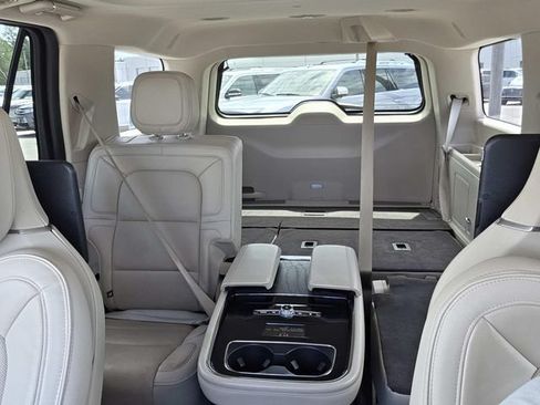 Used 2019 Lincoln Navigator Reserve AWD/4WD image 20