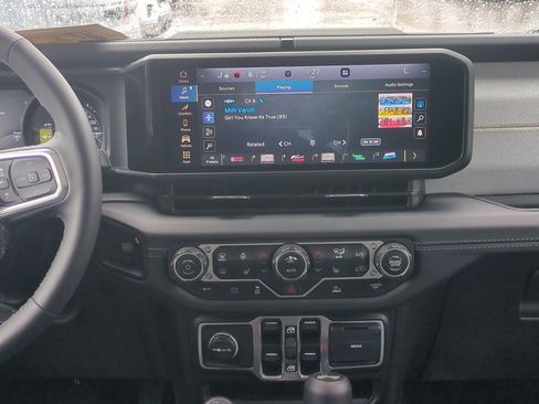 Used 2025 Jeep Wrangler Unlimited Sahara image 19