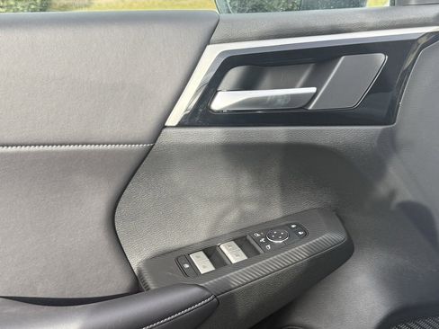 Used 2025 Mitsubishi Outlander SE image 9