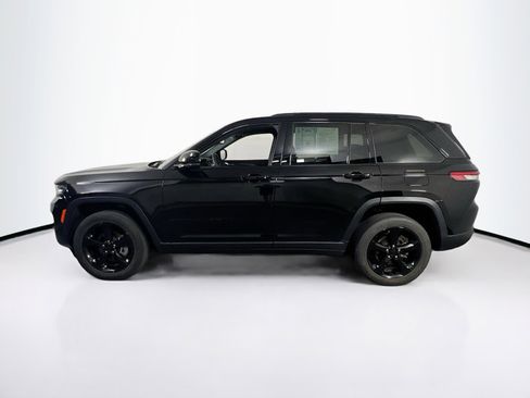 Used 2023 Jeep Grand Cherokee Altitude AWD/4WD image 8
