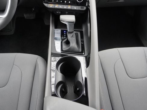 Used 2024 Hyundai Elantra SEL w/ Convenience Package image 15