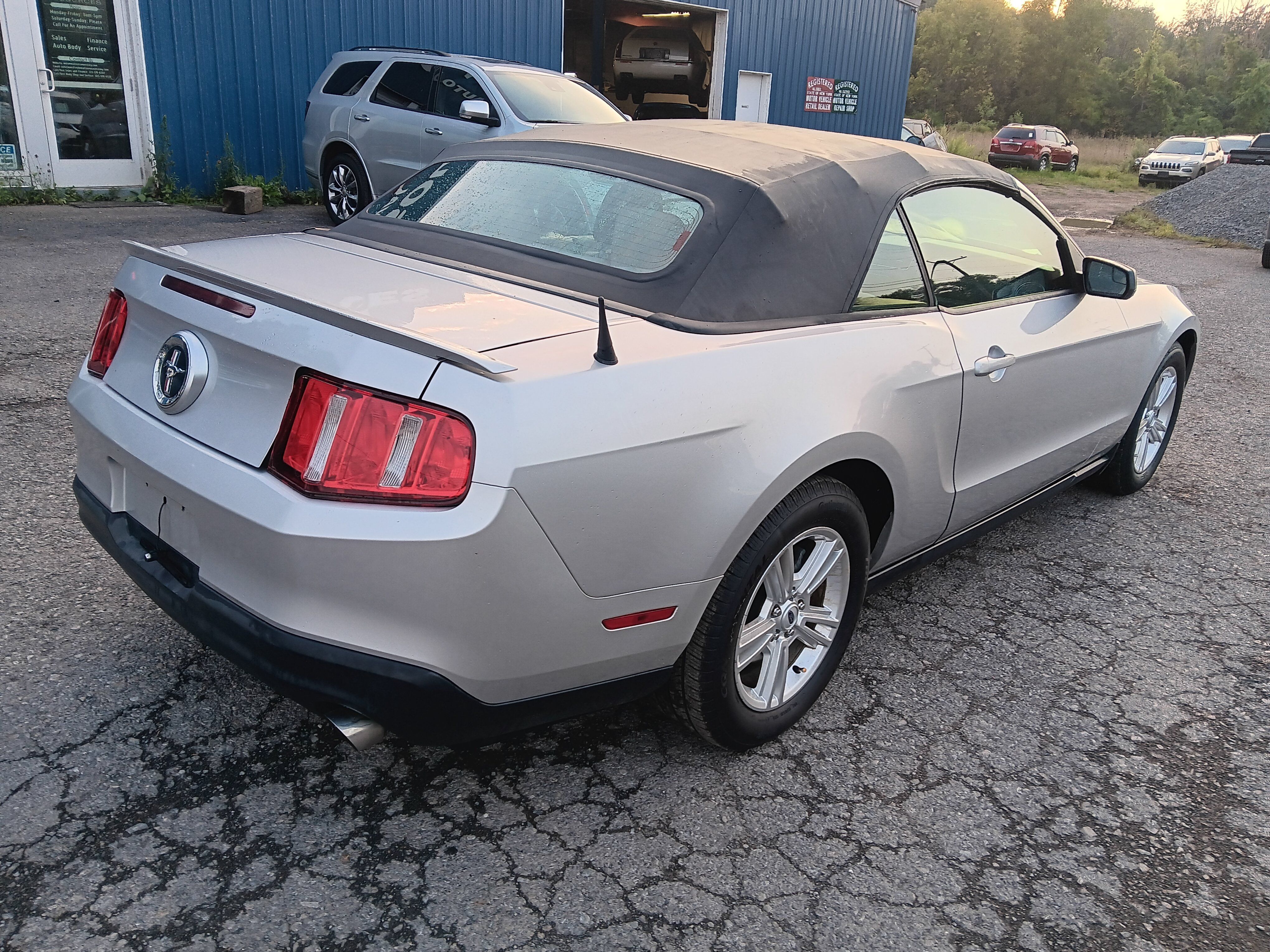 Used 2012 Ford Mustang Convertible RWD image 5