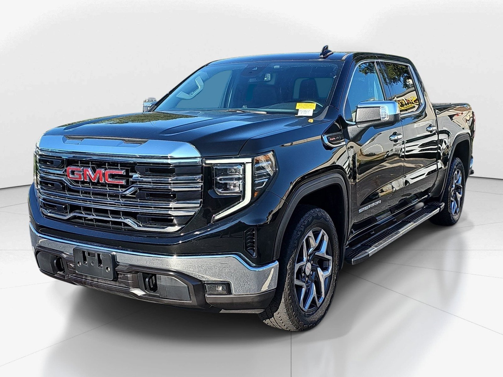 Used 2023 GMC Sierra 1500 SLT w/ SLT Premium Package AWD/4WD image 7