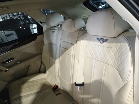 Used 2017 Bentley Bentayga AWD/4WD image 27
