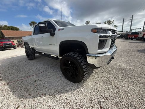 Used 2023 Chevrolet Silverado 2500 LT image 3