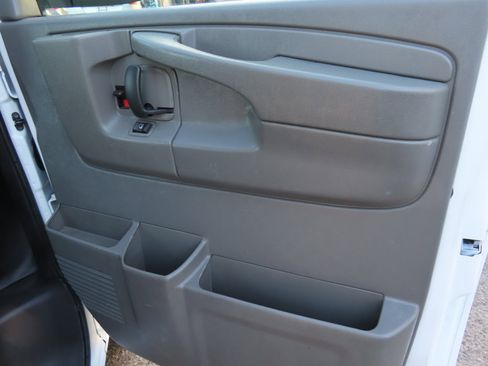 Used 2015 Chevrolet Express 2500 image 17