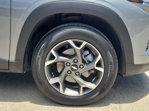Certified 2025 Chevrolet Trax LT w/ LT Convenience Package FWD image 6