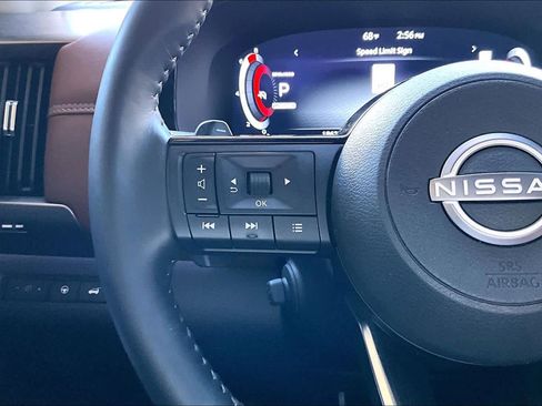 Used 2024 Nissan Pathfinder Platinum image 23