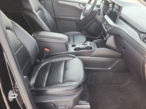 Used 2025 Ford Escape Platinum image 16