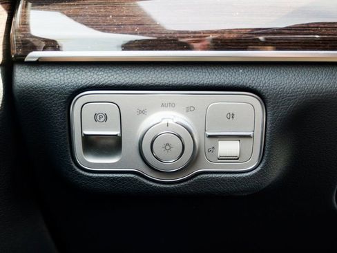 Used 2025 Mercedes-Benz GLS 450 4MATIC image 51