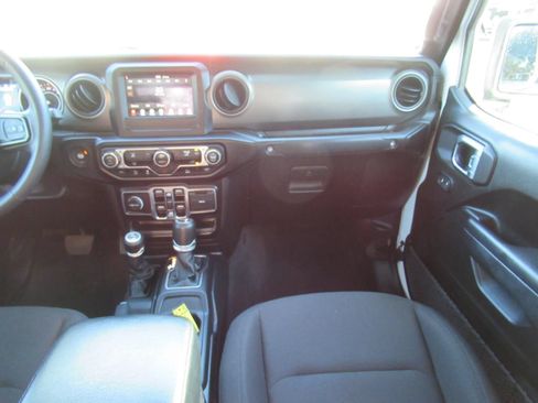 Used 2023 Jeep Gladiator Sport AWD/4WD image 15