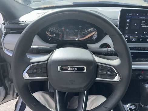 Used 2024 Jeep Compass Limited image 2