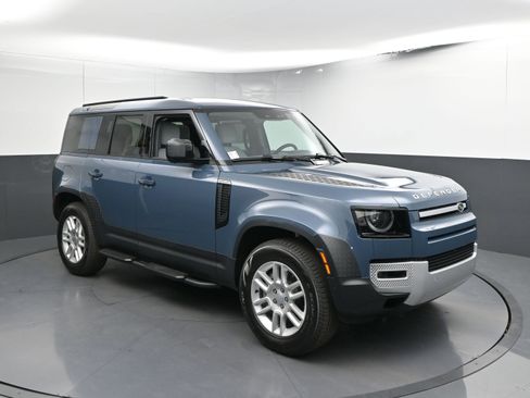 Used 2025 Land Rover Defender 110 S image 24