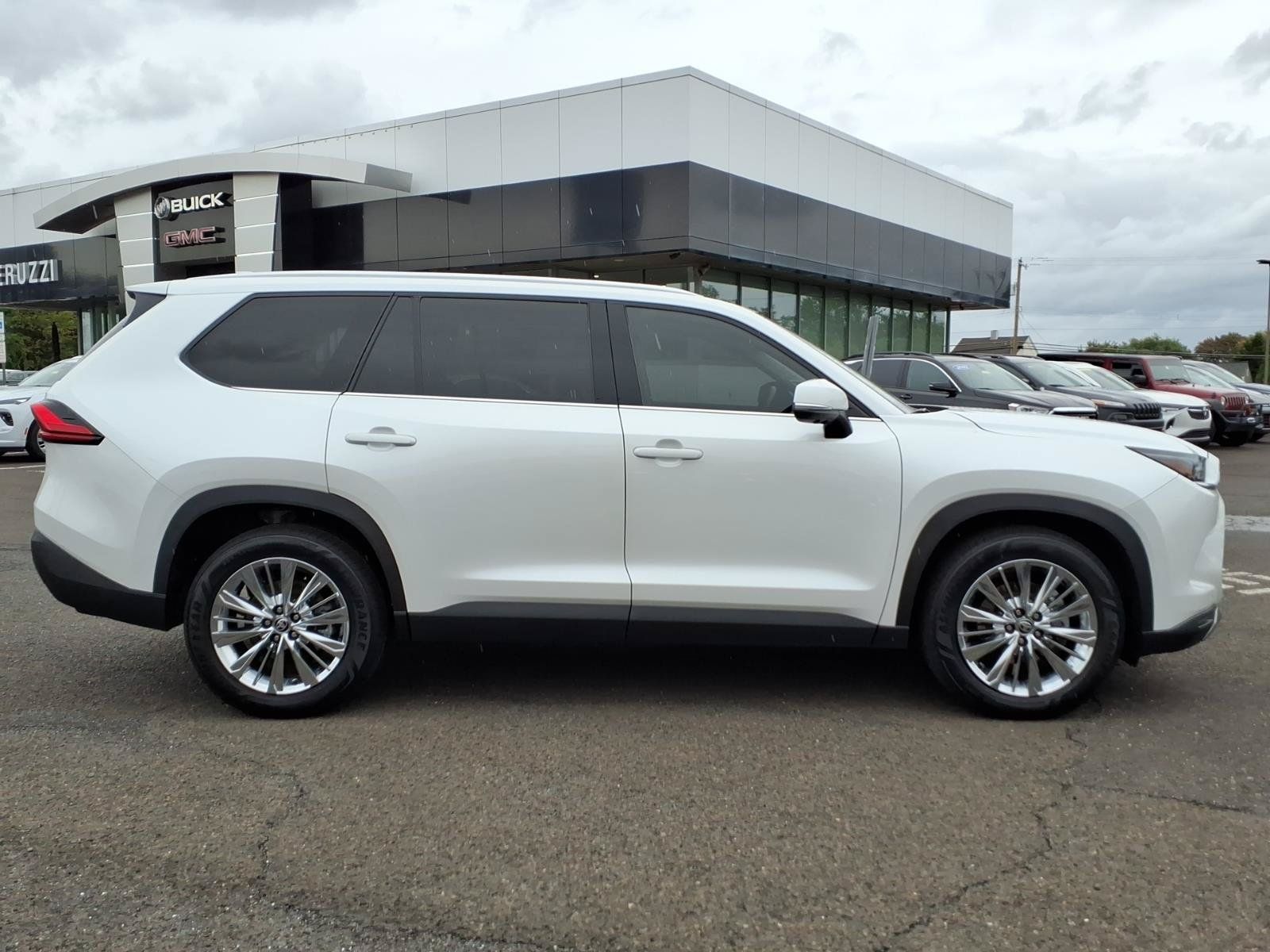Used 2024 Toyota Grand Highlander AWD image 2