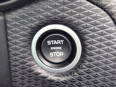 Certified 2021 Land Rover Range Rover Velar R-Dynamic S image 20