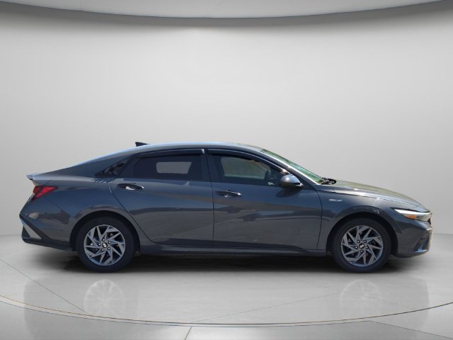 Used 2024 Hyundai Elantra SEL FWD image 8