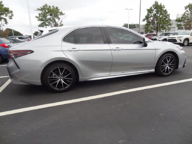 Used 2023 Toyota Camry SE FWD image 4