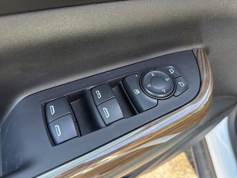 Used 2023 GMC Acadia SLE w/ Driver Convenience Package image 15