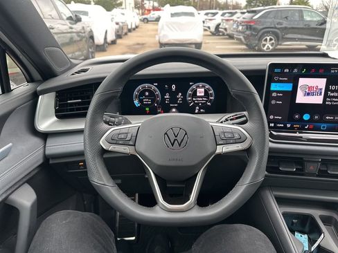 New 2026 Volkswagen Tiguan SE R-Line FWD image 11