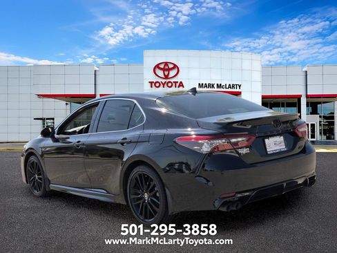 Used 2022 Toyota Camry XSE FWD image 3