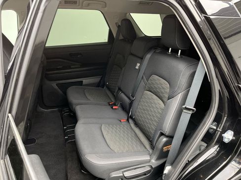 Used 2024 Nissan Pathfinder SV AWD/4WD image 10