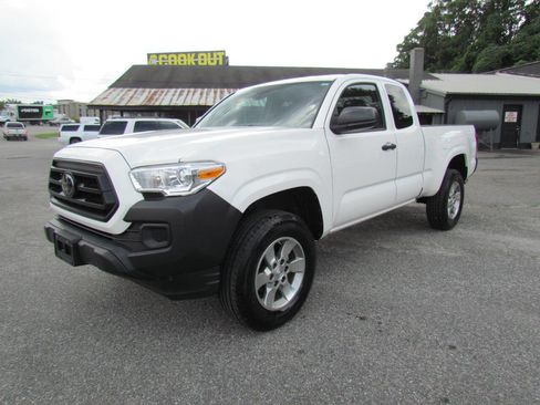 Used 2020 Toyota Tacoma SR image 3
