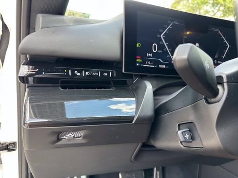 Certified 2024 BMW 530i w/ M Sport Package RWD image 32