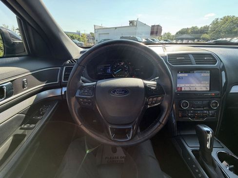 Used 2017 Ford Explorer XLT w/ Equipment Group 202A AWD/4WD image 12