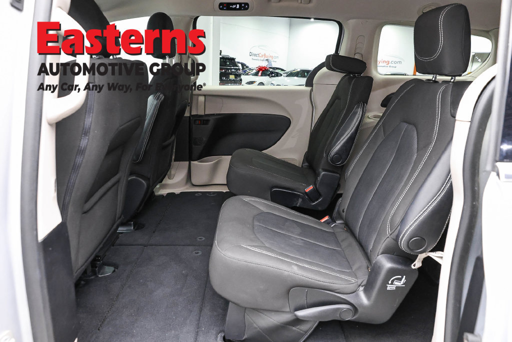 Used 2023 Chrysler Voyager LX FWD image 23