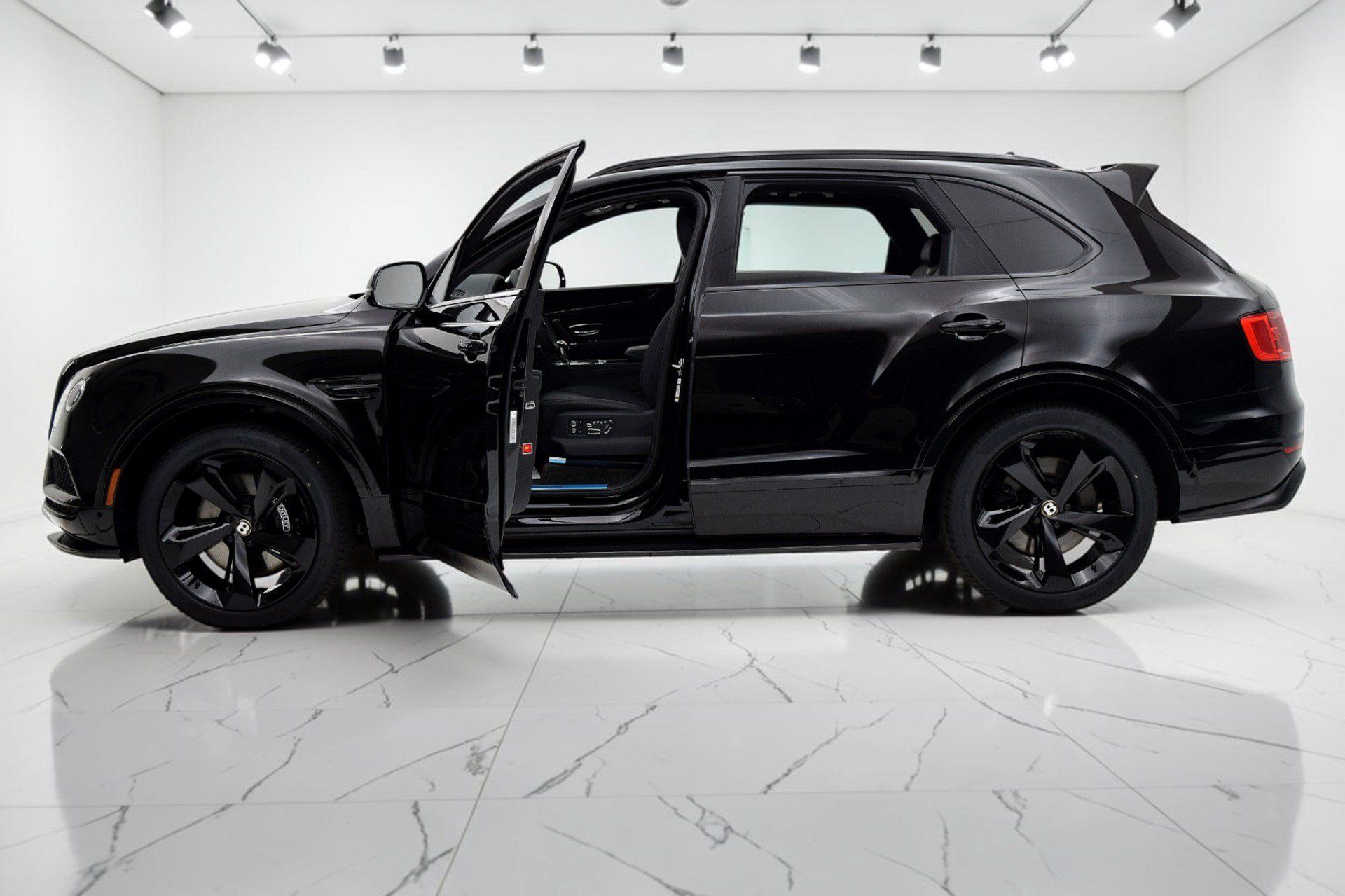 Certified 2019 Bentley Bentayga AWD/4WD image 9