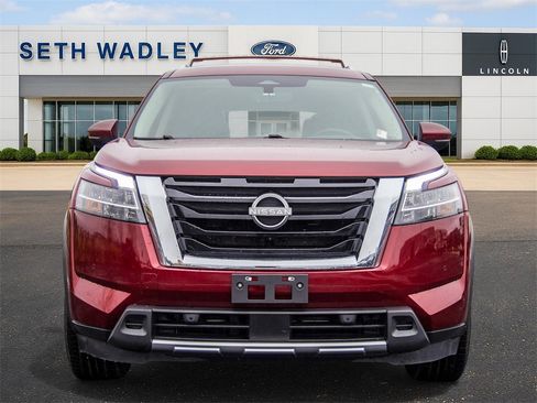 Used 2023 Nissan Pathfinder SL w/ Lighting Package (N92) image 2