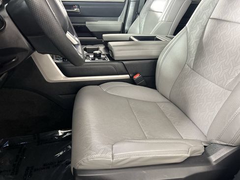 Used 2025 Toyota Tundra Limited AWD/4WD image 21