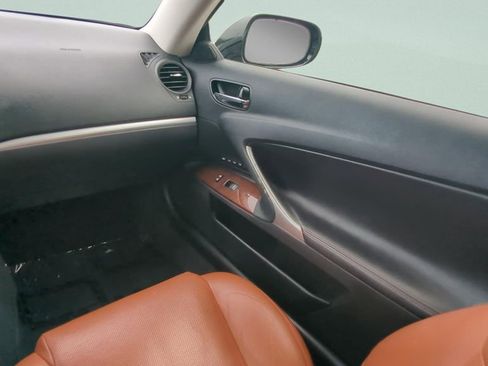 Used 2013 Lexus IS 250C w/ Luxury Pkg RWD image 12