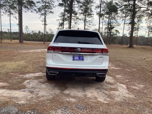 Used 2024 Volkswagen Atlas SE image 4