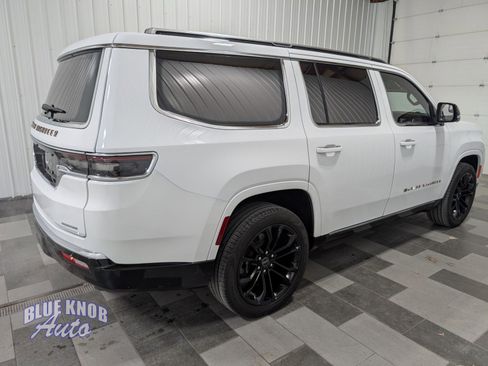 Used 2023 Jeep Grand Wagoneer Series III image 4