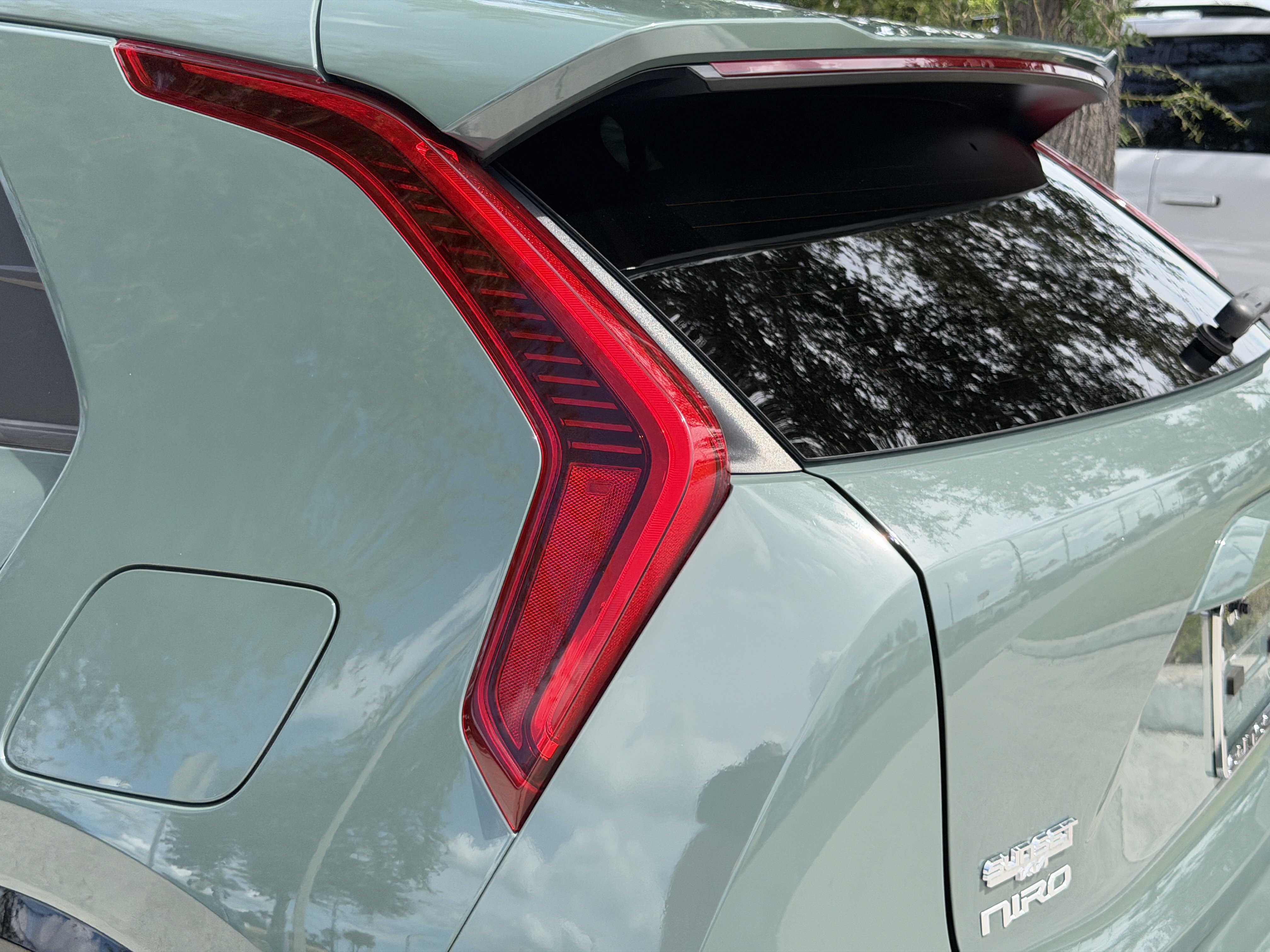Certified 2024 Kia Niro EX Touring FWD image 9
