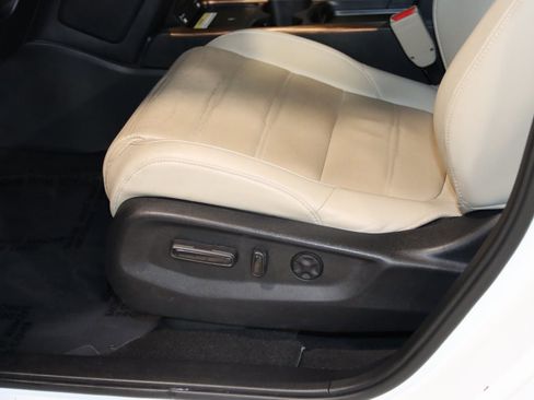 Used 2022 Honda CR-V Touring image 31