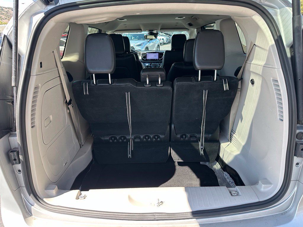 Used 2024 Chrysler Pacifica Limited FWD image 5