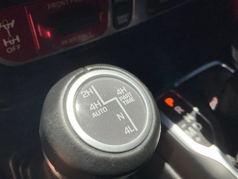 Used 2023 Jeep Wrangler Unlimited Rubicon w/ Cold Weather Group AWD/4WD image 6
