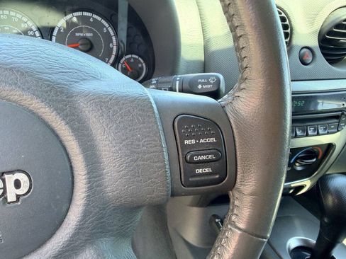 Used 2006 Jeep Liberty Renegade AWD/4WD image 14