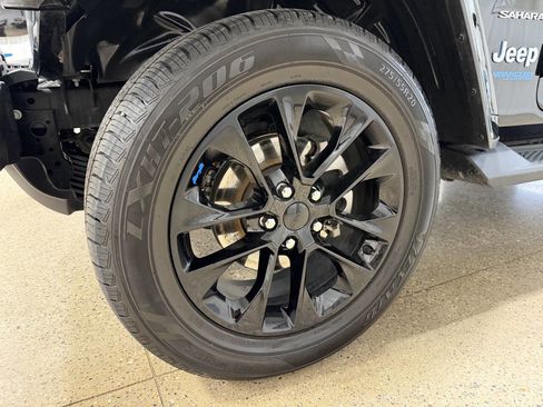 Used 2022 Jeep Wrangler Unlimited Sahara w/ Cold Weather Group image 3