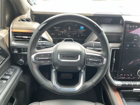 Used 2025 GMC Yukon XL Denali w/ Denali Reserve Package AWD/4WD image 12