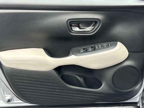 Used 2023 Honda HR-V LX image 17