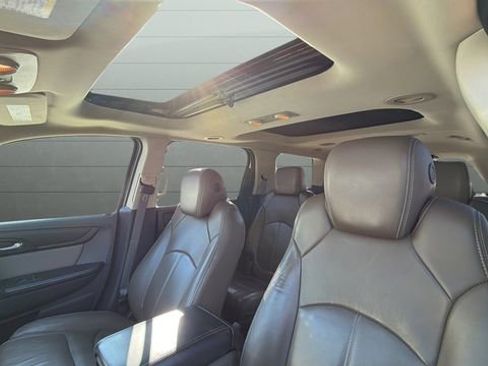 Used 2014 GMC Acadia SLT image 18