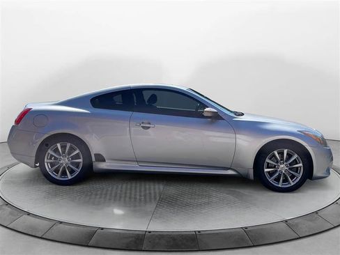 Used 2011 INFINITI G37 Journey w/ Premium Pkg image 6