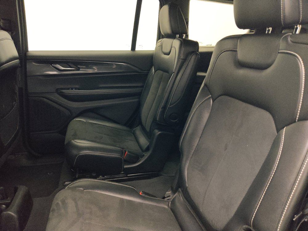 Used 2023 Jeep Grand Cherokee L Laredo RWD image 18
