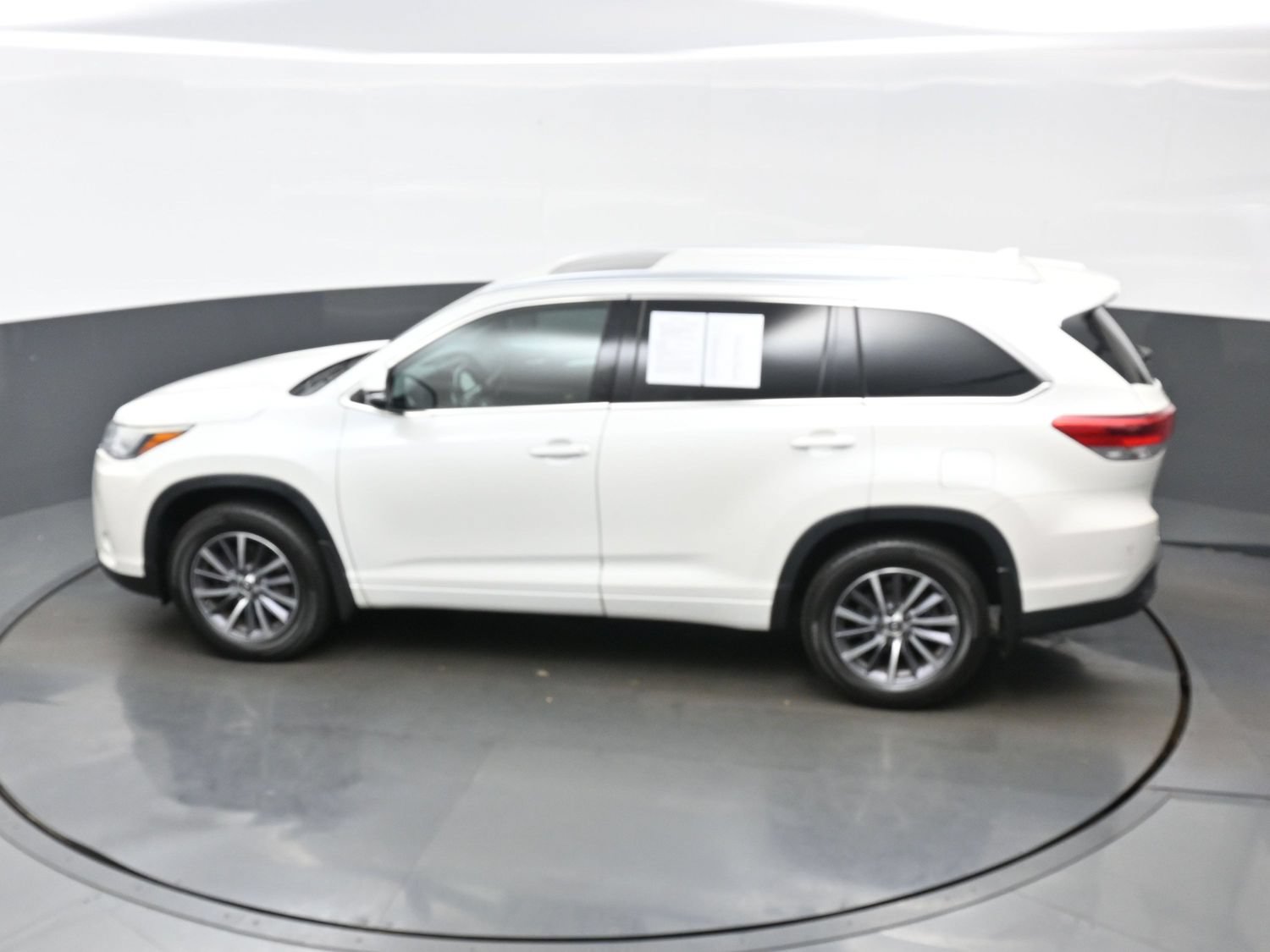 Used 2017 Toyota Highlander XLE AWD/4WD image 37