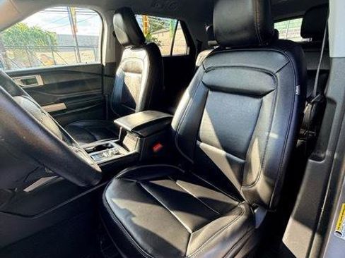 Used 2022 Ford Explorer XLT w/ Equipment Group 202A AWD/4WD image 11